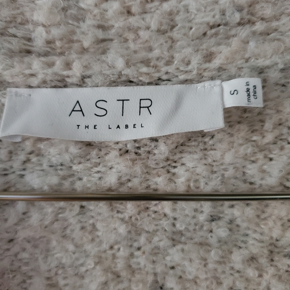 ASTR THE LABEL Cream Color Crossover Neckline Sweater Size S - Picture 2 of 5